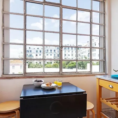 Quiet 3 Bedroom In Apartment *