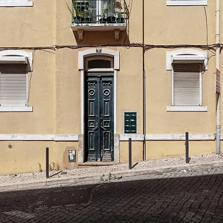 Quiet 3 Bedroom In Apartment *